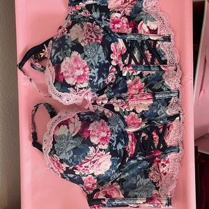 Victoria secret lined Demi floral print 32 DD